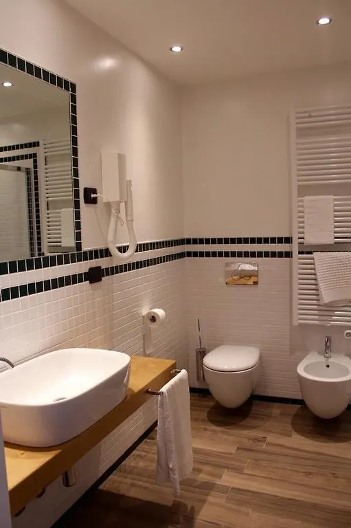 Locanda Ai Due Orsi Milan 2*,  Italy